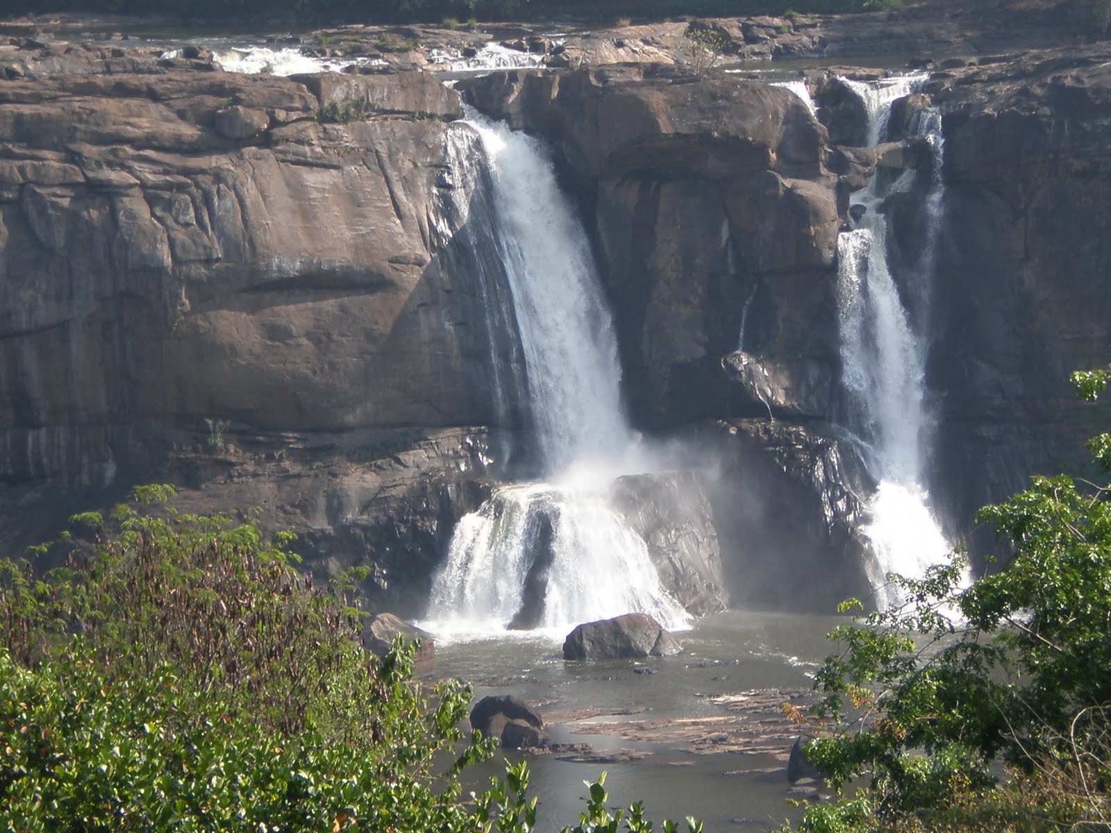 Palaruvi Waterfalls-Kerala-India|luckytrips